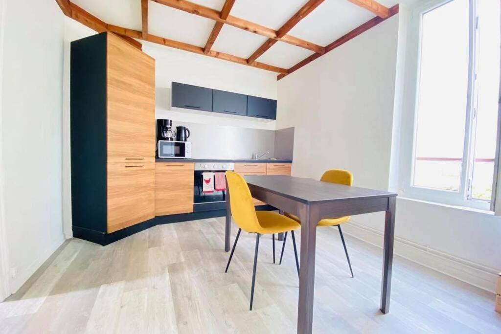 Appartement Rez-De-Chaussee Laon Exteriör bild